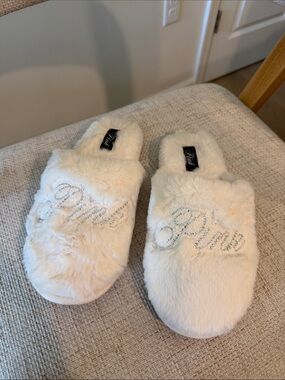 PINK Victoria's Secret Ivory Faux Fur Slip-On Slippers with Rhinestone Logo